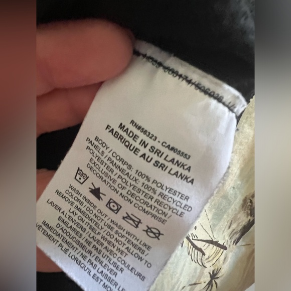 Boys Youth Nike Dri-Fit T-Shirt, Size Large, Black and Red - Picture 3 of 3